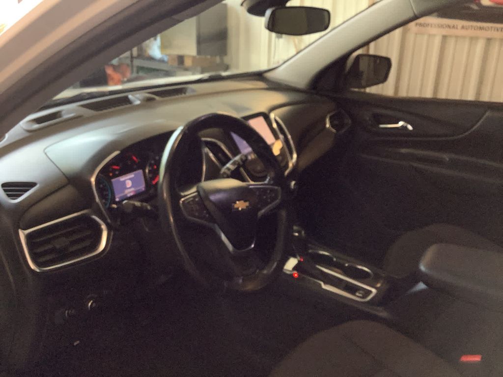 2020 Chevrolet Equinox LT photo 26