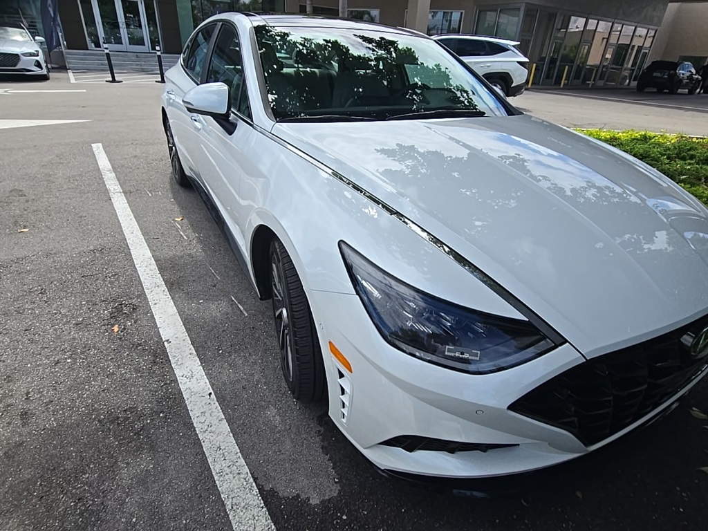 2022 Hyundai Sonata Limited photo 2