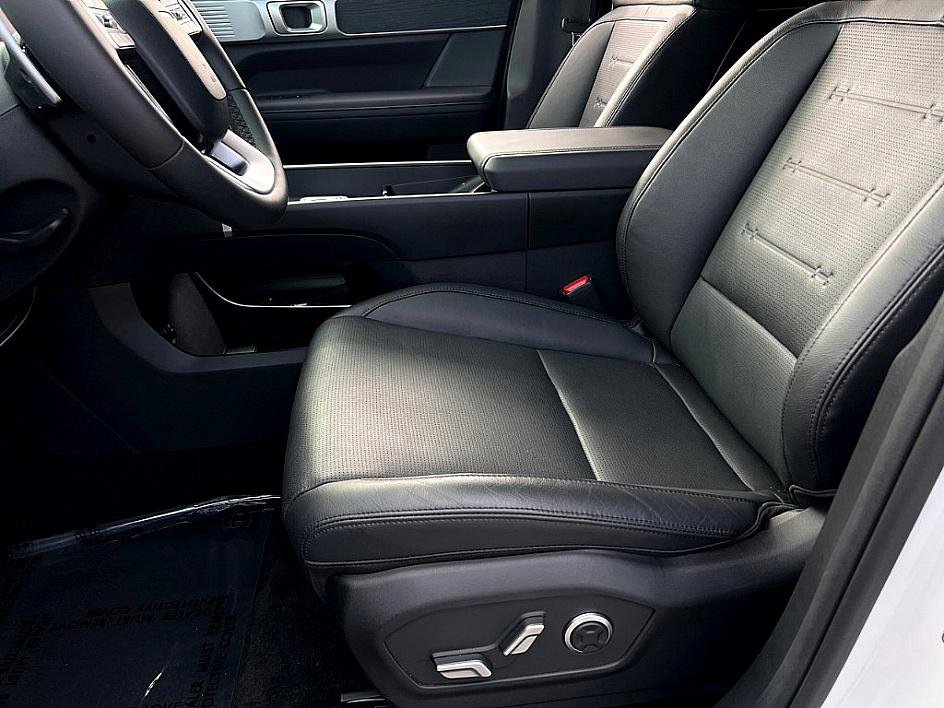 2025 Hyundai Santa Fe Limited photo 8