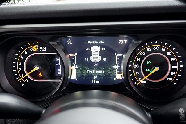 New 2025 Black Clear-Coat Exterior Paint Jeep Rubicon image 41