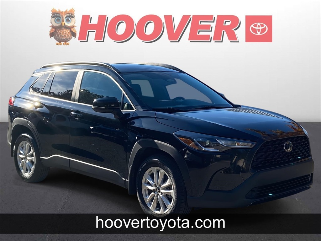 2023 Toyota Corolla Cross LE's photo