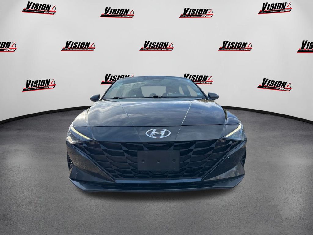 2023 Hyundai Elantra SEL photo 2