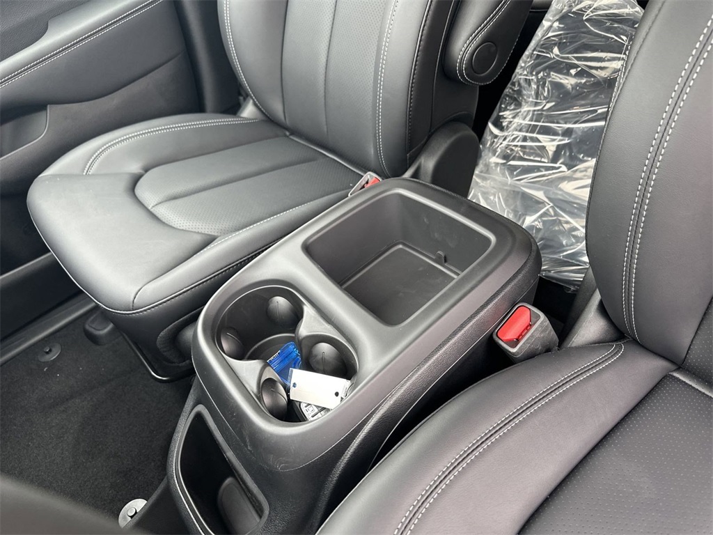 2025 Chrysler Voyager LX photo 32