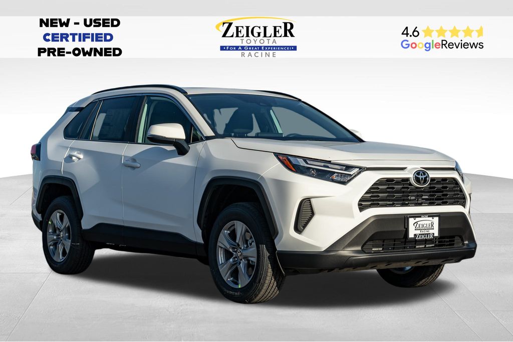 2025 Toyota RAV4 XLE's photo