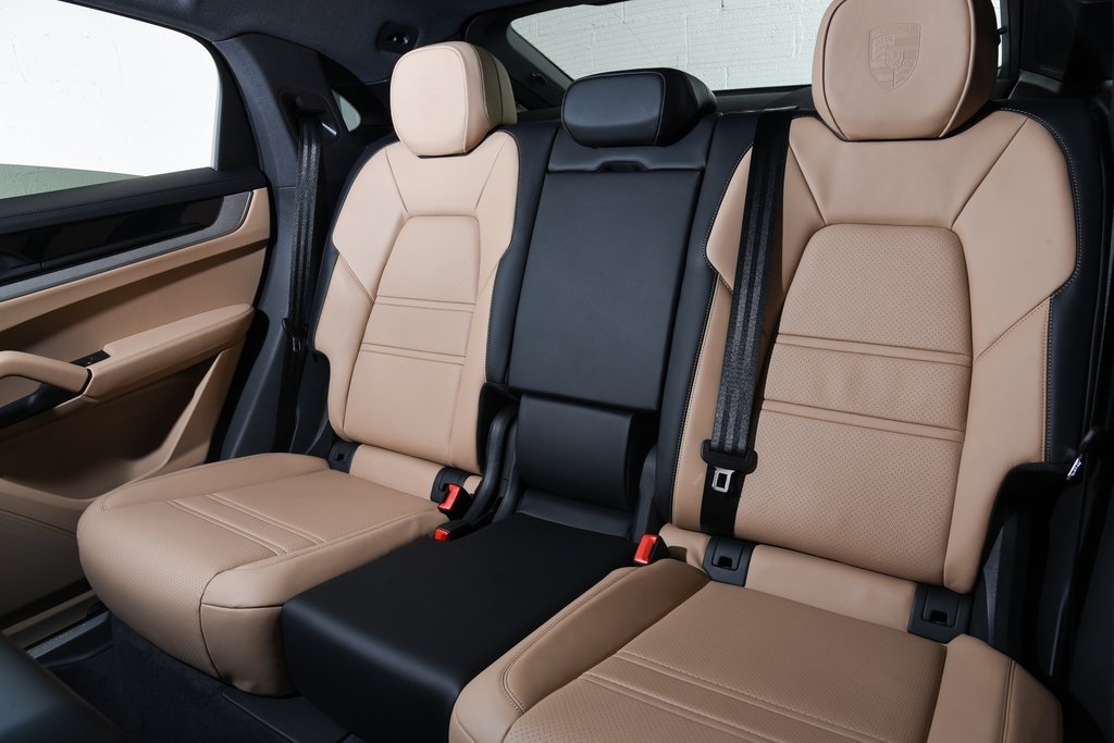2025 Porsche Cayenne photo 33