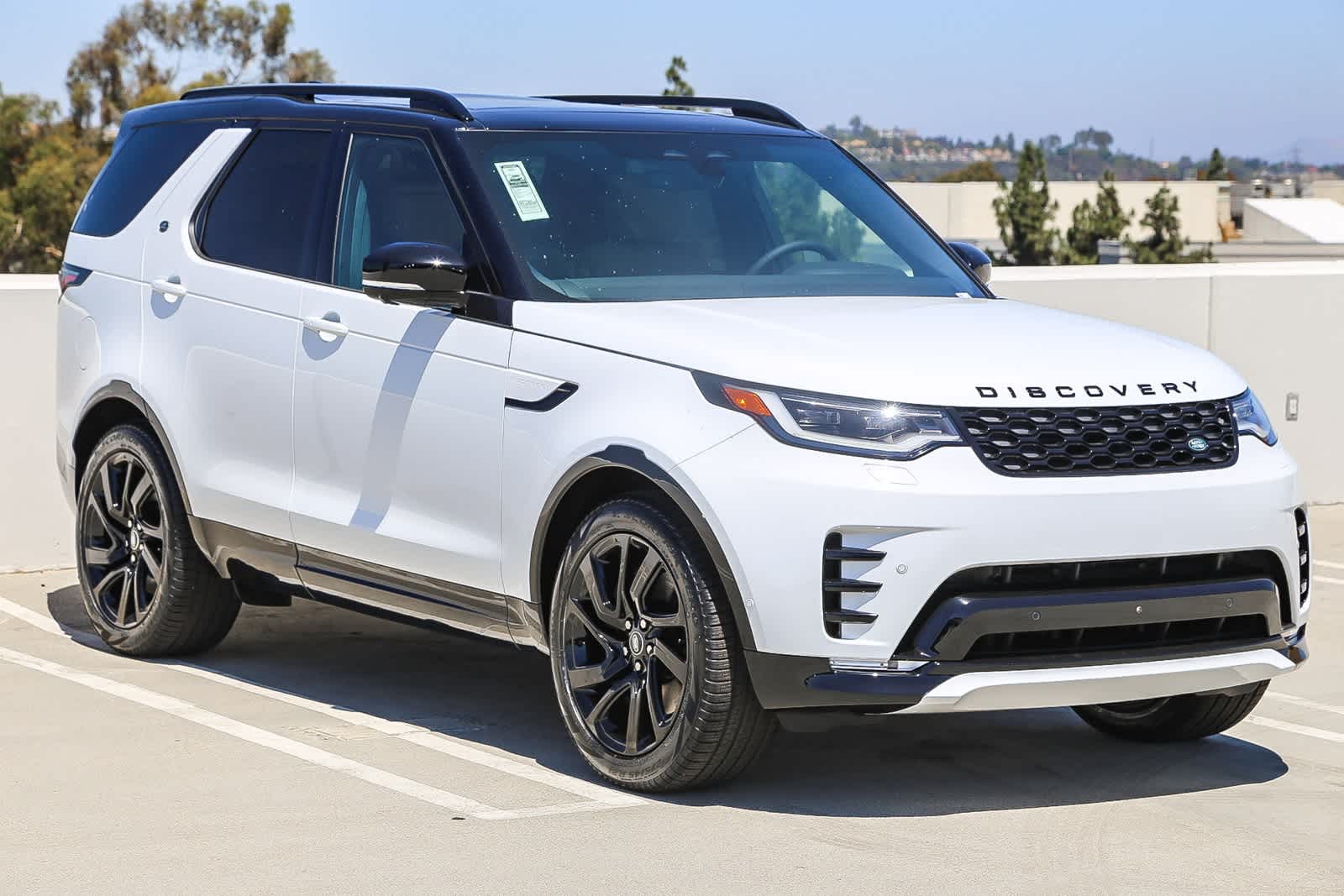 2025 Land Rover Discovery SE photo 3