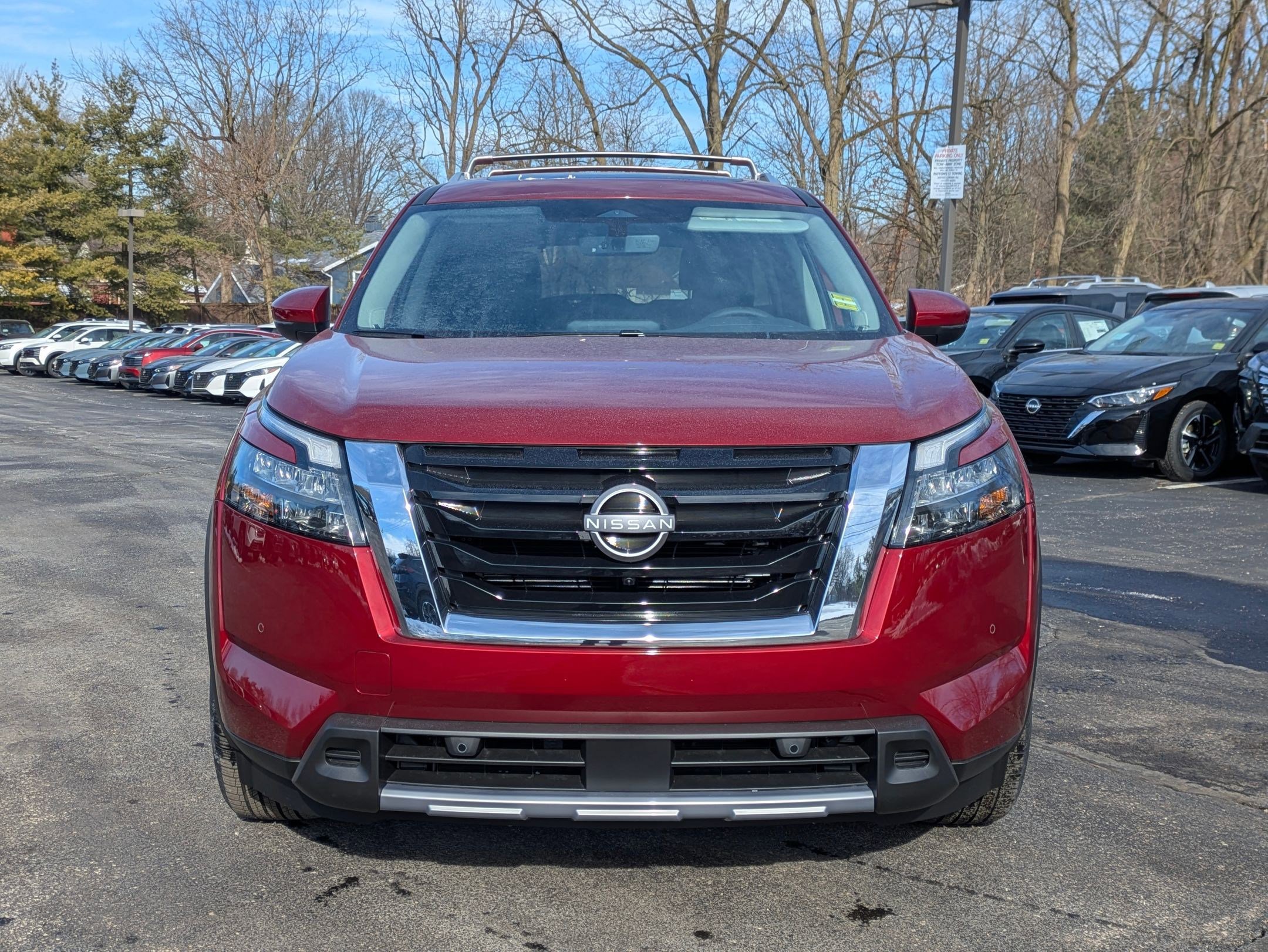 2025 Nissan Pathfinder SL photo 4