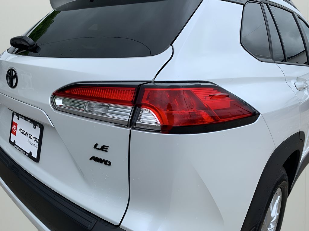 2025 Toyota Corolla Cross LE photo 27