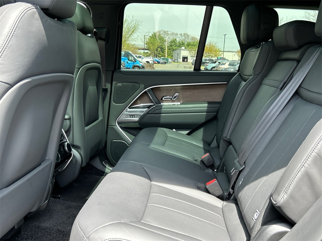2023 Land Rover Range Rover SE photo 21