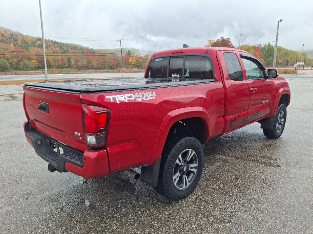 2019 Toyota Tacoma TRD Sport photo 3