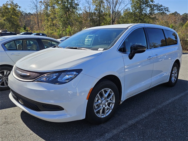 2025 Chrysler Voyager LX photo 3