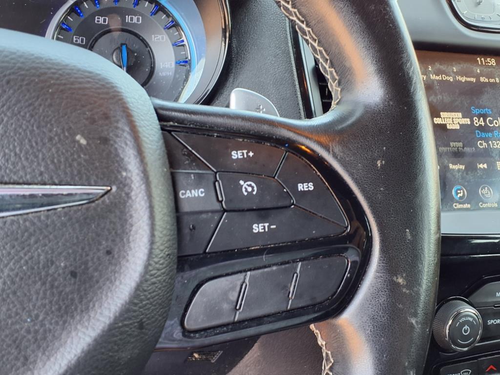 2020 Chrysler 300 photo 14