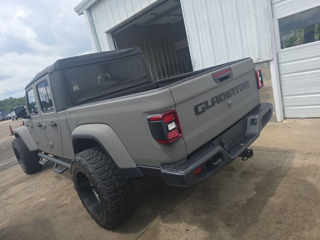 2021 Jeep Gladiator Willys photo 2