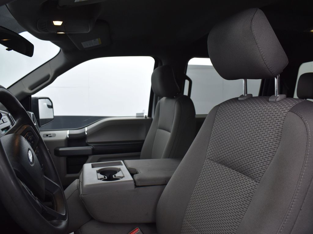 2015 Ford F-150 XLT photo 9
