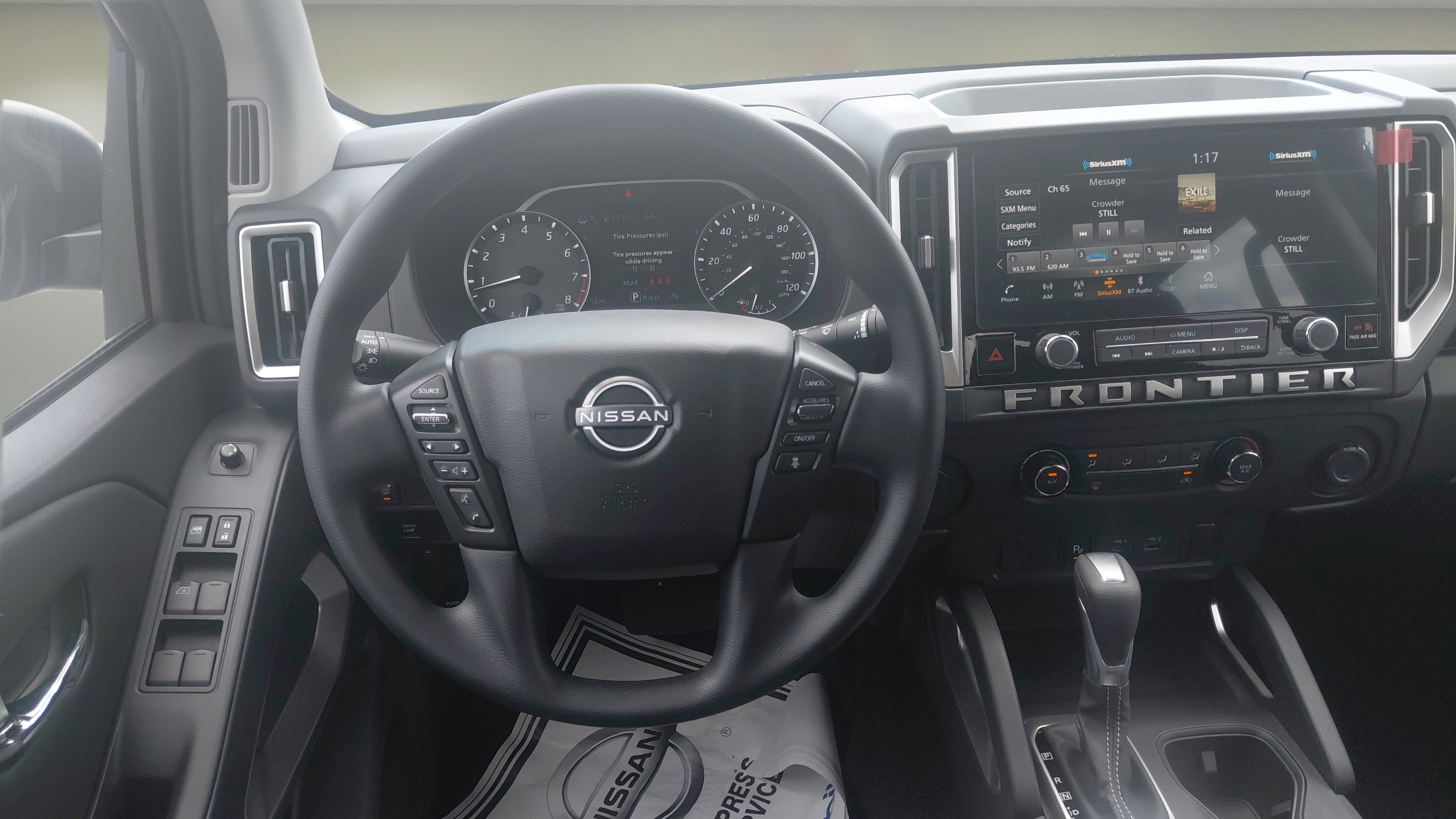 2025 Nissan Frontier Crew Cab SV photo 8