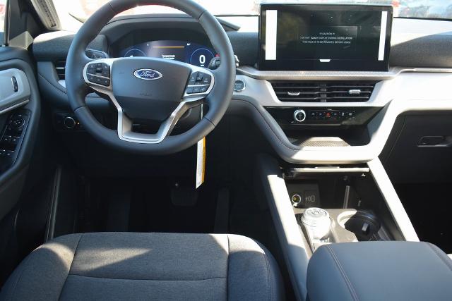 2025 Ford Explorer photo 2