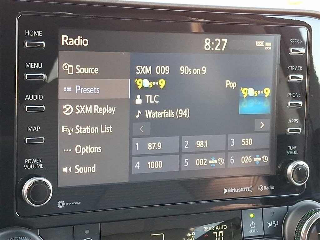 2022 Toyota Highlander Hybrid LE photo 19