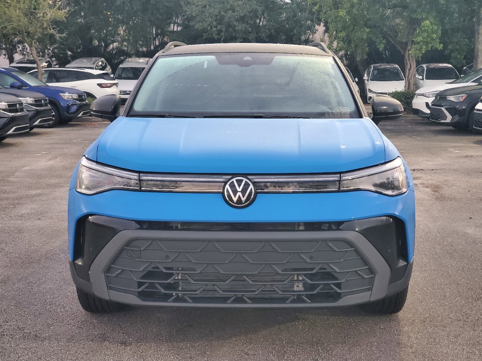 2025 Volkswagen Taos SE photo 2