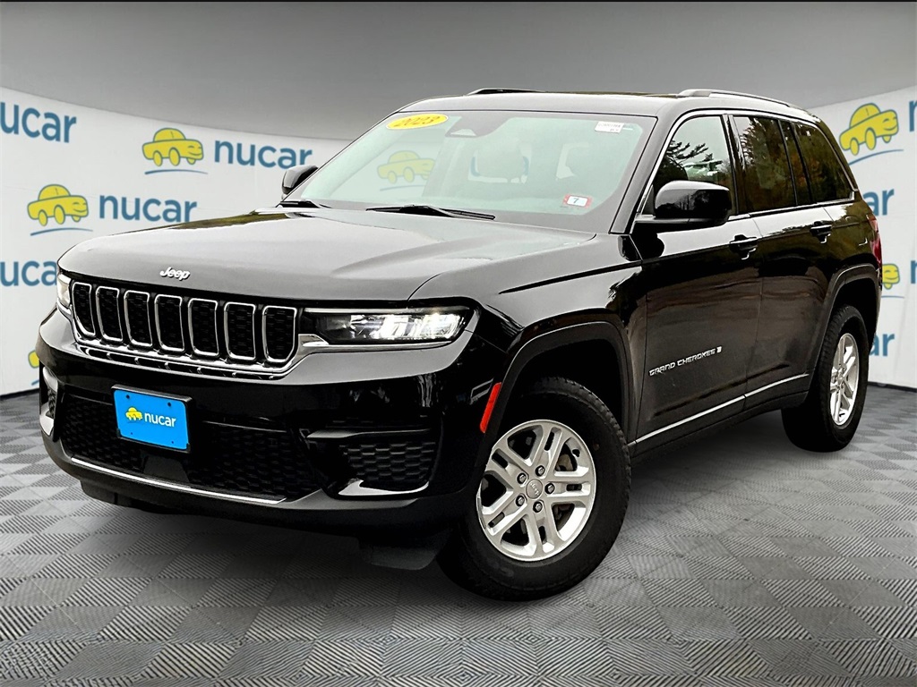 2023 Jeep Grand Cherokee Laredo photo 3