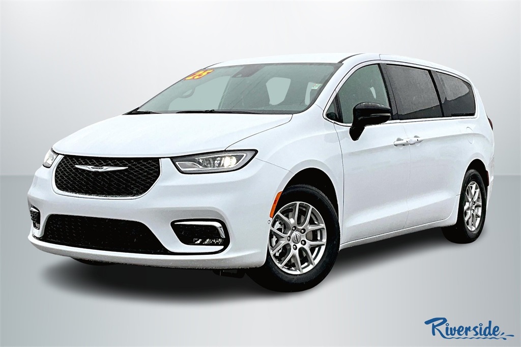 2025 Chrysler Pacifica photo 2