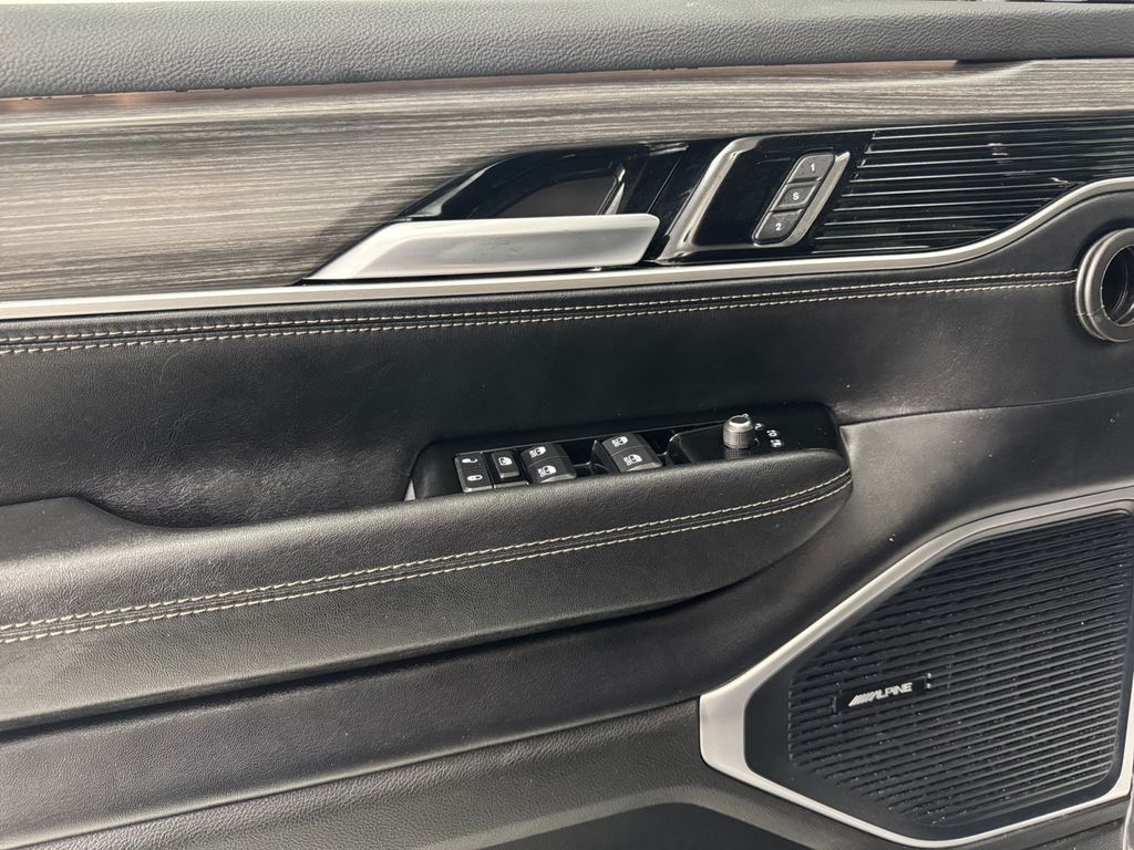 2024 Jeep Wagoneer Series II photo 12