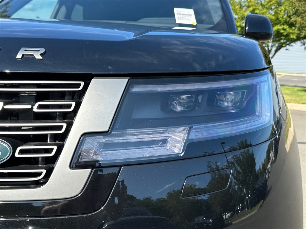 2025 Land Rover Range Rover SE photo 6