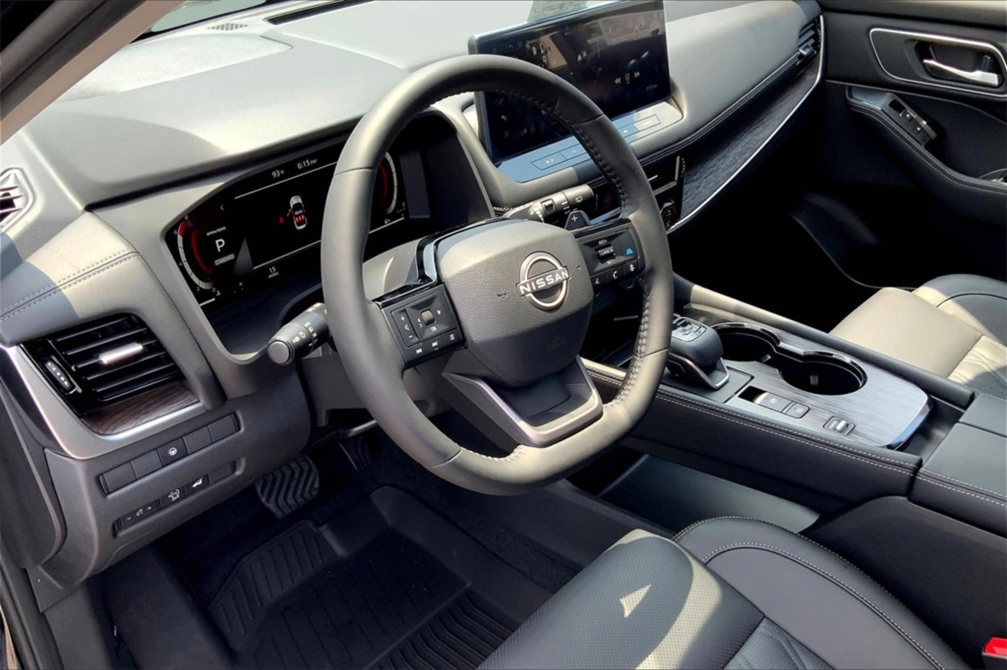 2025 Nissan Rogue Platinum photo 3