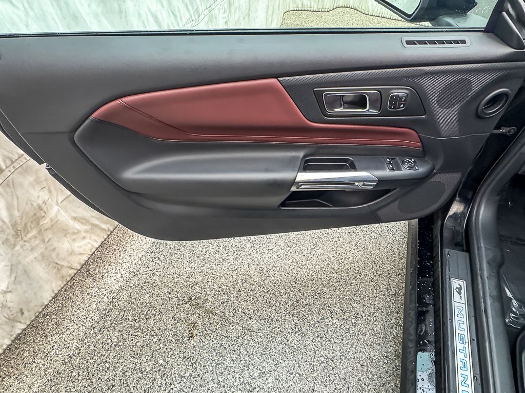 2025 FORD MUSTANG - Image 19