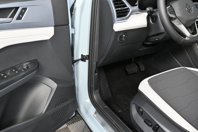 2025 Volkswagen Taos SE photo 7
