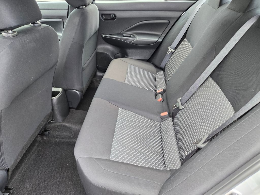 2024 Nissan Versa 1.6 S photo 12
