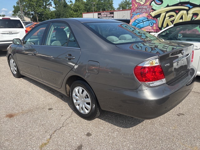 2005 Toyota Camry LE photo 4