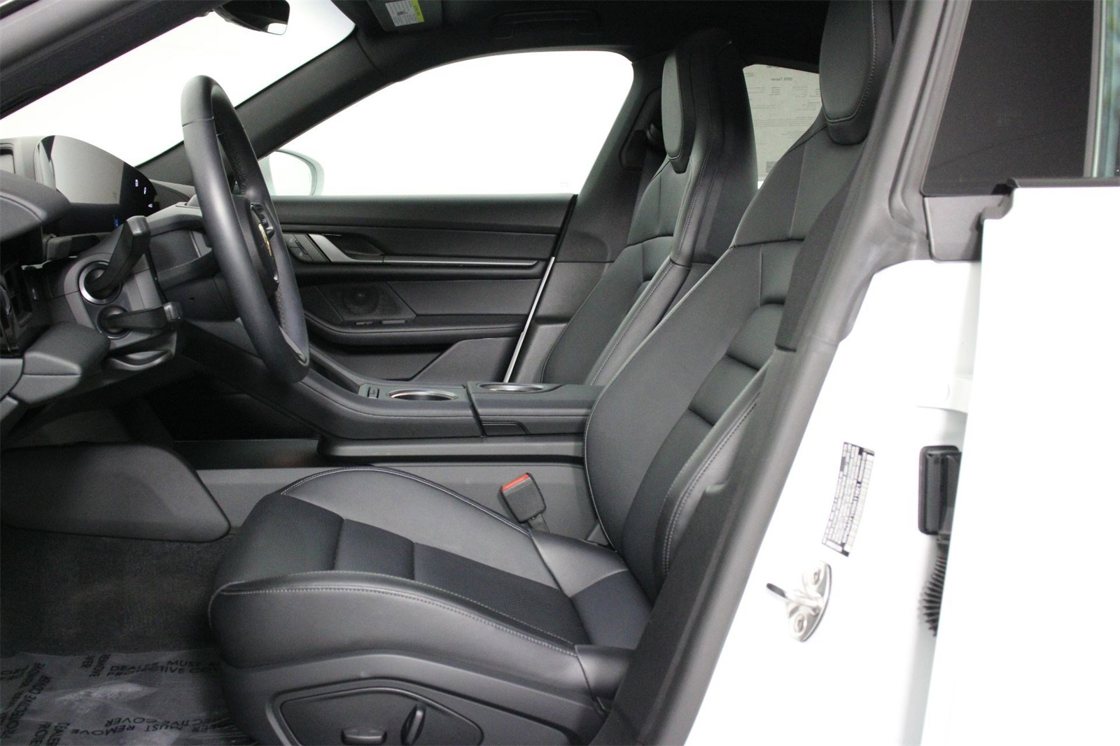 2025 Porsche Taycan photo 5