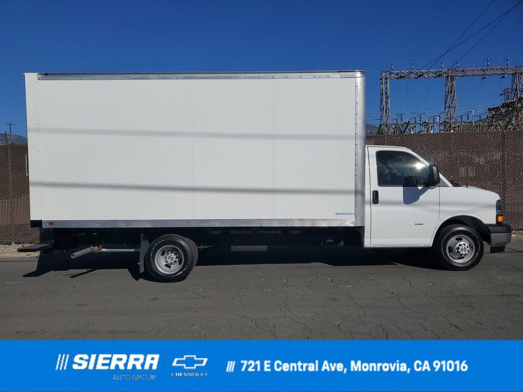 2025 Chevrolet Express Base's photo