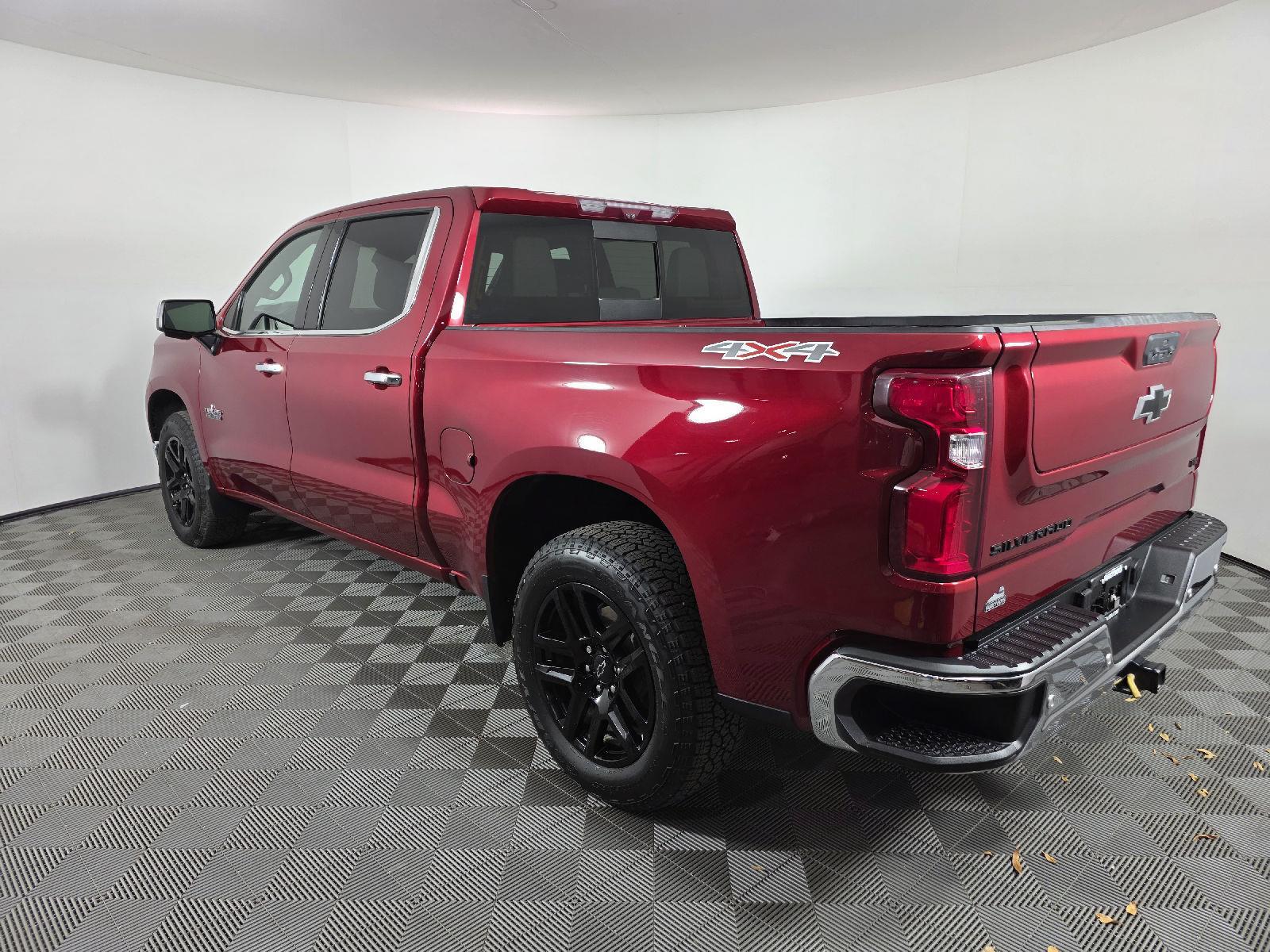 2022 Chevrolet Silverado 1500 LTZ photo 3