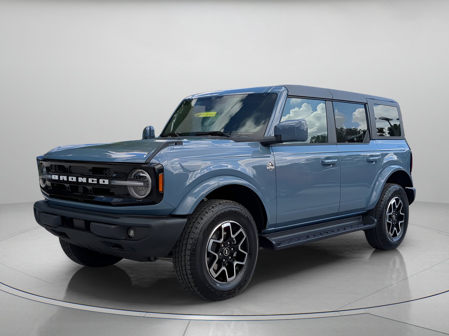 2025 Ford Bronco 4-Door Outer Banks's photo