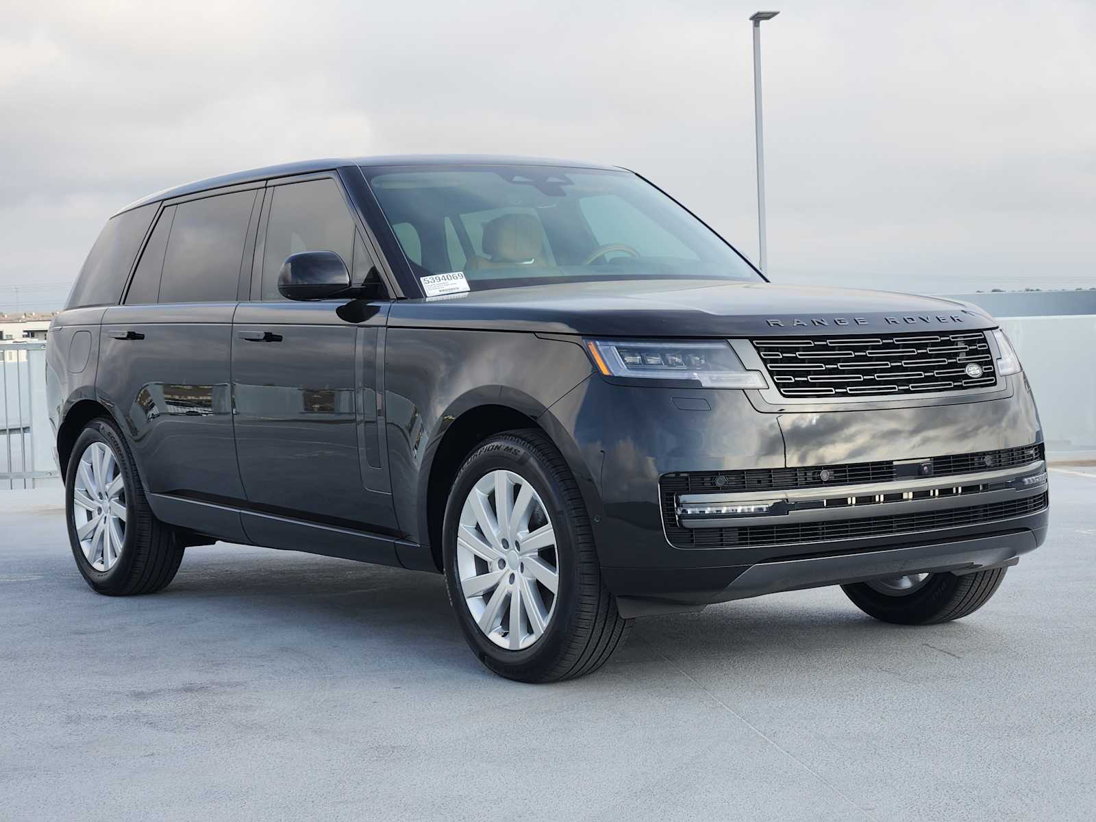 2025 Land Rover Range Rover SE photo 2