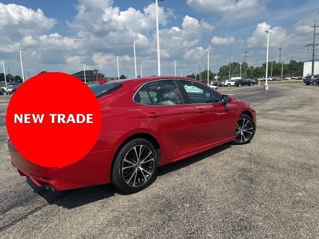 2019 Toyota Camry SE photo 13