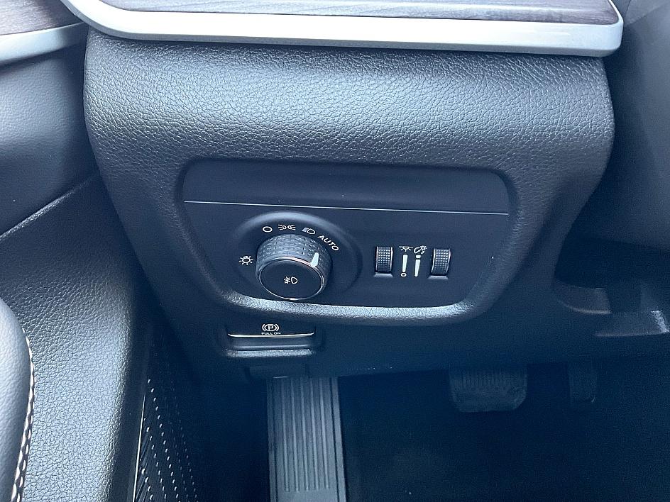 2025 Jeep Grand Cherokee Limited photo 15