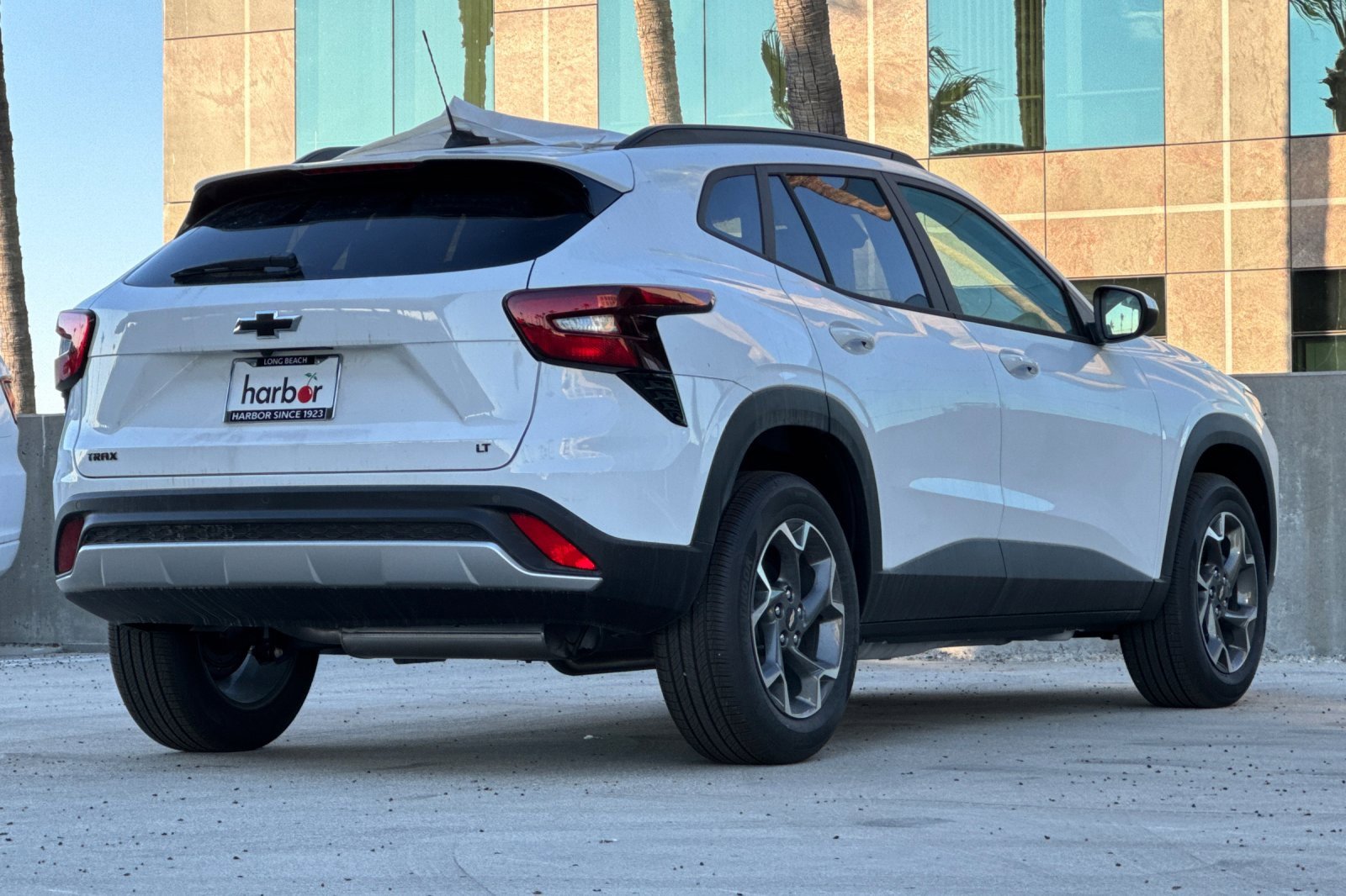 2025 Chevrolet Trax LT photo 4