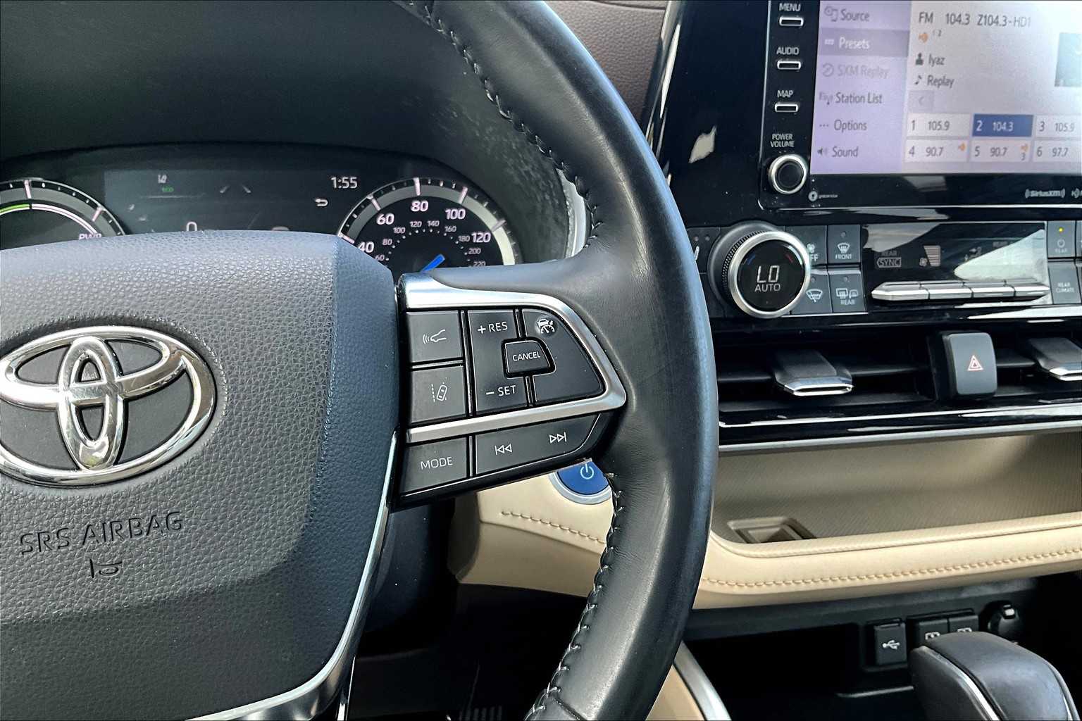 2021 Toyota Highlander Hybrid XLE photo 23