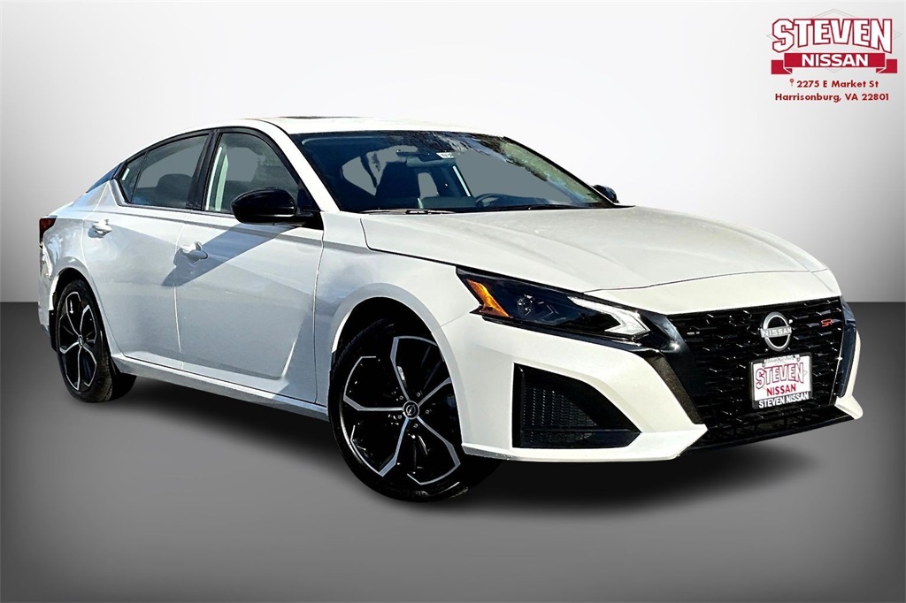 2025 Nissan Altima SR's photo