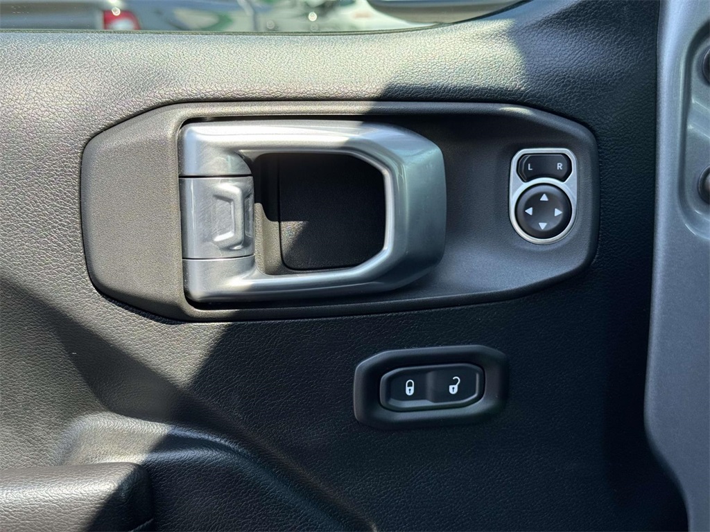 2021 Jeep Gladiator Sport S photo 27