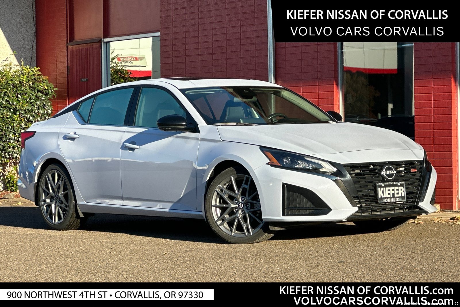 2024 Nissan Altima SR's photo