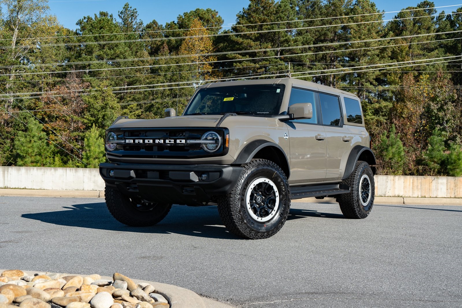 2025 Ford Bronco 4-Door Outer Banks's photo