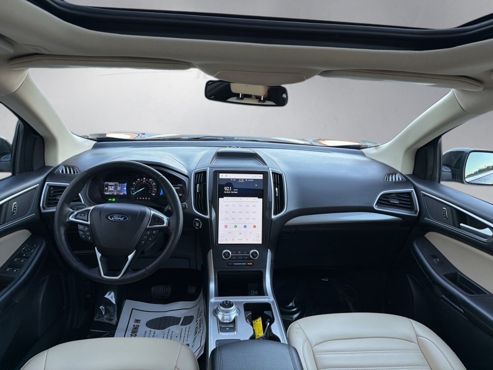 2023 Ford Edge SEL photo 3