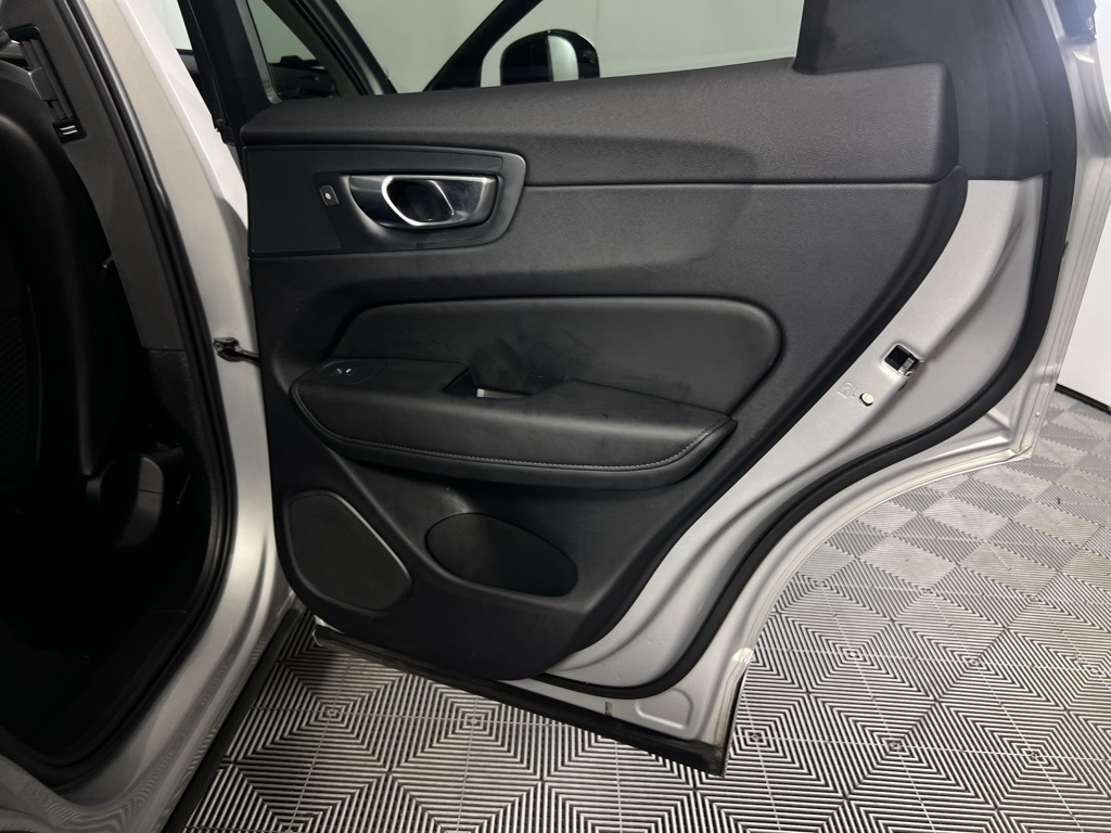 2024 Volvo XC60 B5 Core photo 28