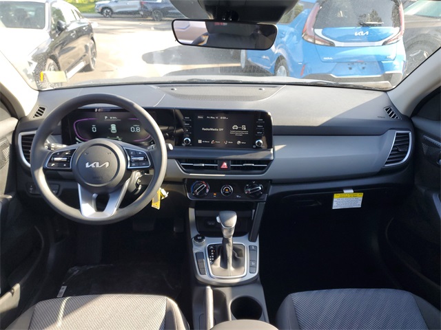 2025 Kia Seltos LX photo 21