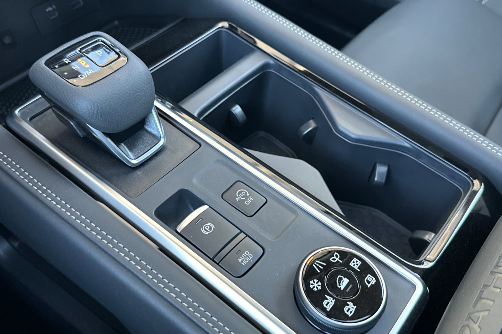 2025 Nissan Pathfinder Platinum photo 22