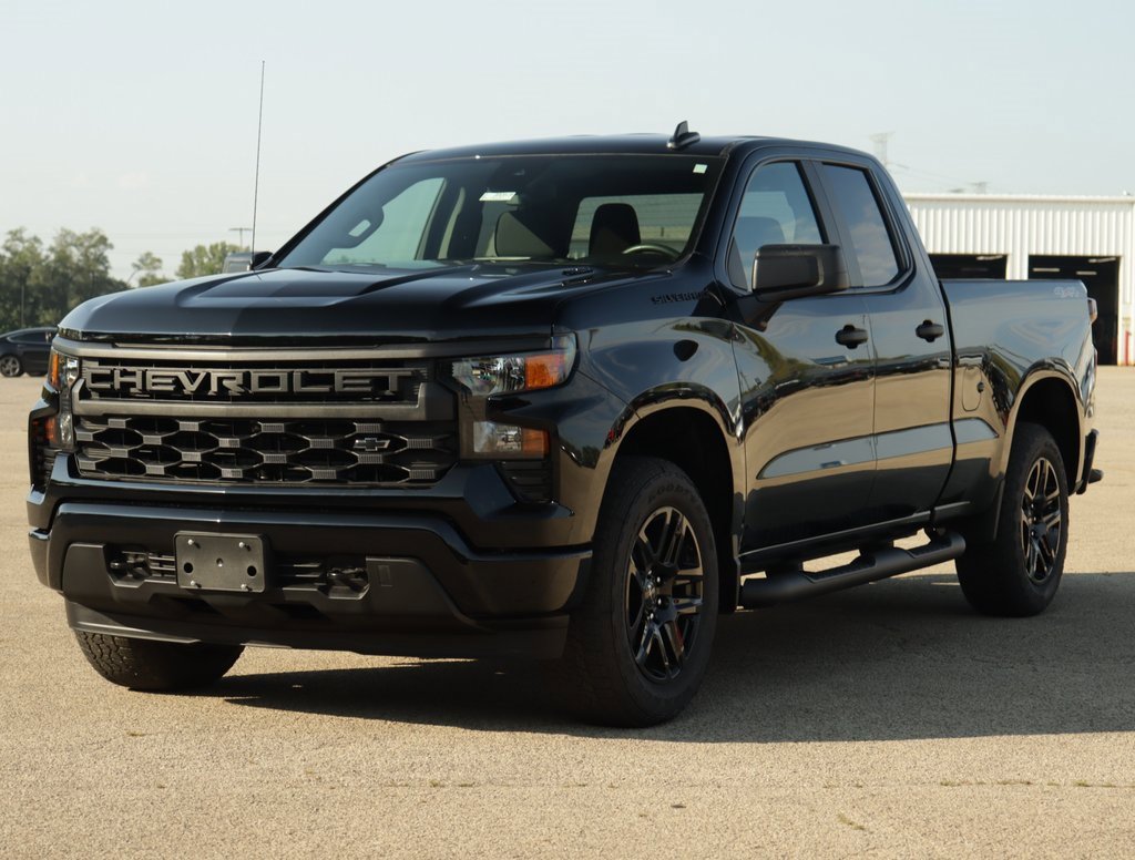2026 Chevrolet Silverado 1500 Custom photo 3