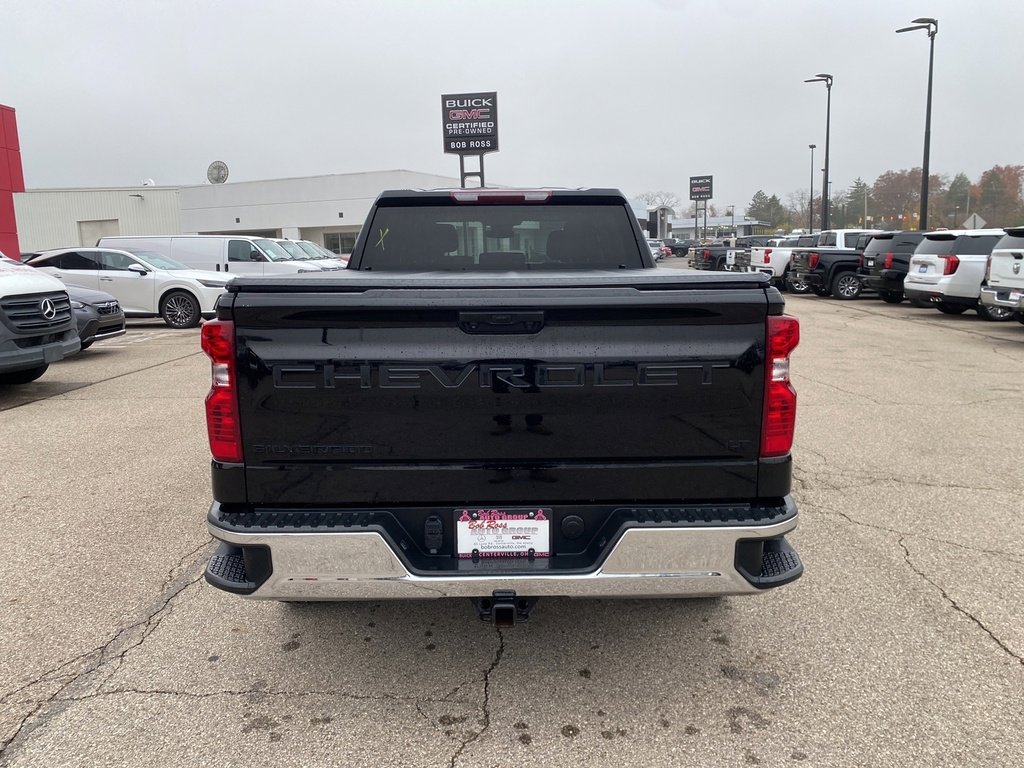 2023 Chevrolet Silverado LT photo 4